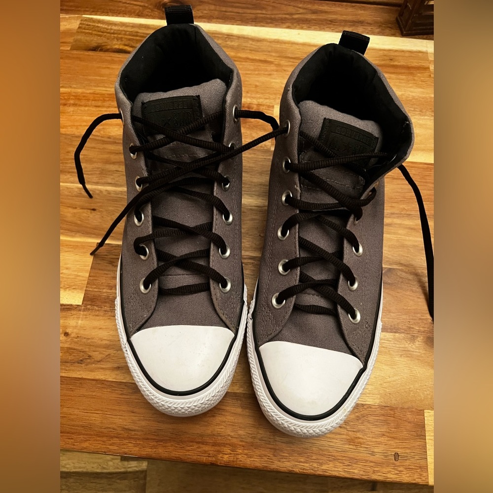 Men’s size 8 converse
